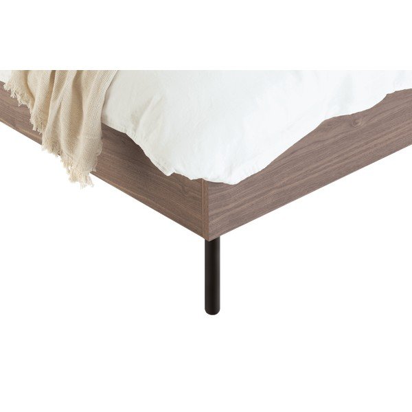 Pat matrimonial în culoare naturală închisă tapițat/din  placă aglomerată de lemn cu aspect de lemn de nuc cu somieră 200x200 cm Streiko – noo.ma-image-4