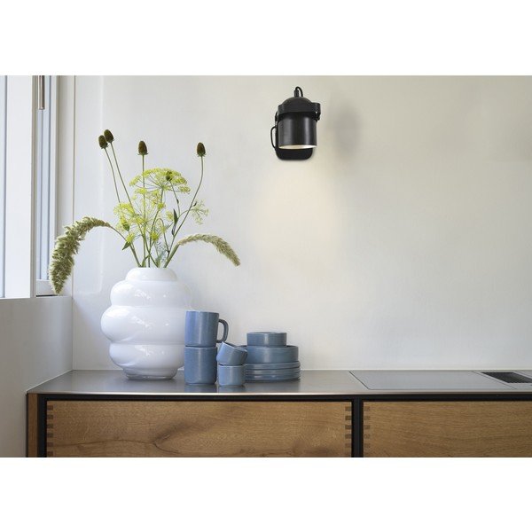 Aplică de perete neagră cu structură flexibilă din metal cu alimentare la priză Nesvik – Villa Collection-image-2