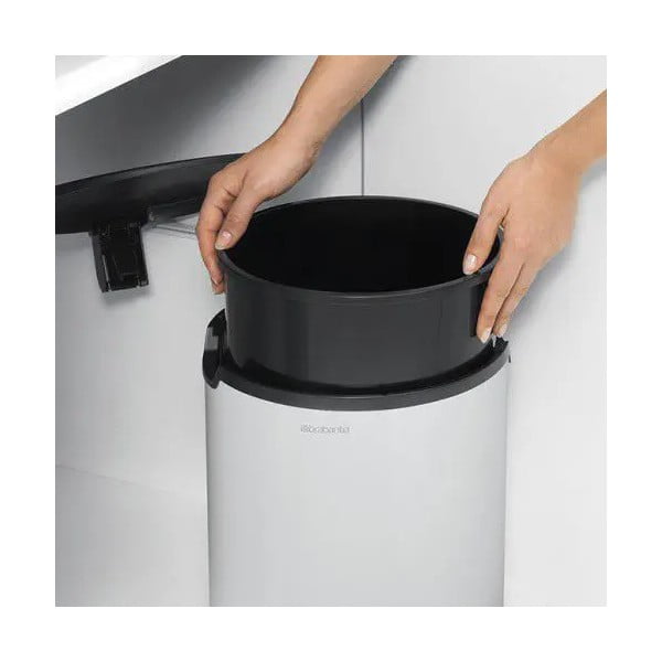 Coș de gunoi alb încorporat din oțel 15 l – Brabantia-image-3