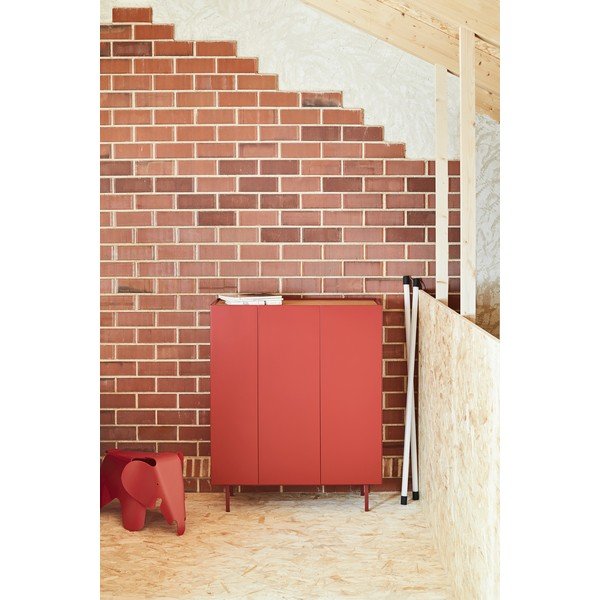 Comodă roșie înaltă cu aspect de lemn de stejar 95x120 cm Arista – Teulat-image-1