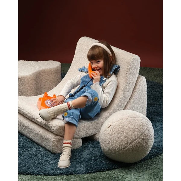 Pernă decorativă pentru copii crem cu tapițerie din țesătură bouclé Ball – Wigiwama-image-1