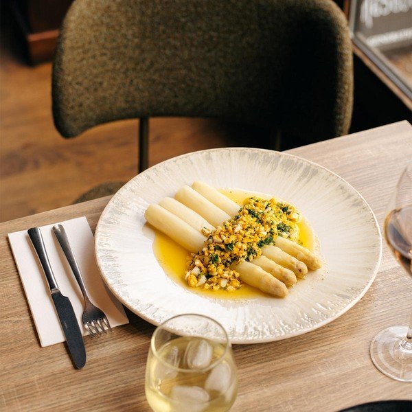 Farfurie gri deschis pentru servire din porțelan ø 32 cm Nuance – BonBistro-image-2