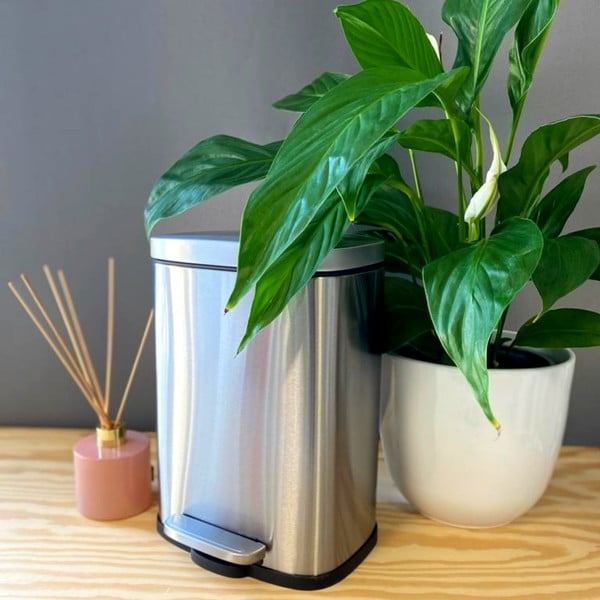 Coș de gunoi argintiu mat cu pedală din oțel 5 l   Akira – Spirella-image-1