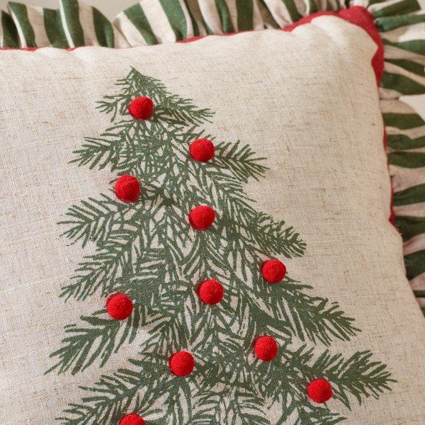 Pernă decorativă 45x45 cm  cu model de Crăciun Frilled Christmas Tree – Catherine Lansfield-image-2