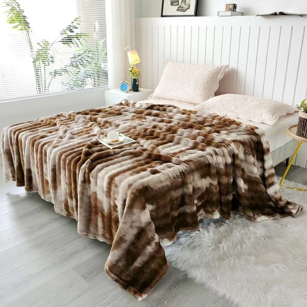Cuvertură maro din micropluș/cocolino 150x200 cm Victory – My House