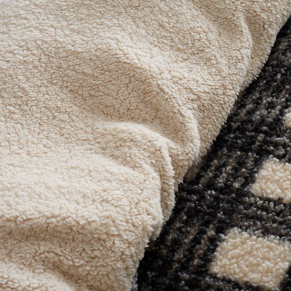 Lenjerie de pat neagră/crem din micropluș pentru pat dublu 200x200 cm Cosy Borg Sherpa – Catherine Lansfield-image-4