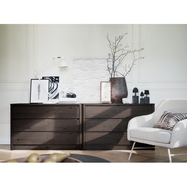 Comodă în culoare naturală închisă cu aspect de lemn de stejar 110x70x45 cm Melstone – Rowico-image-3