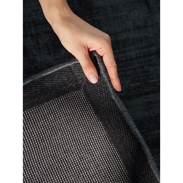 Covor negru țesut manual din viscoză 80x150 cm Noemi – Vikosa-image-4