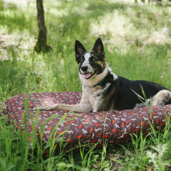 Pat pentru animale de companie maro pentru câini 50x70 cm Outdoor Bed Mocha S – P.L.A.Y.-image-1