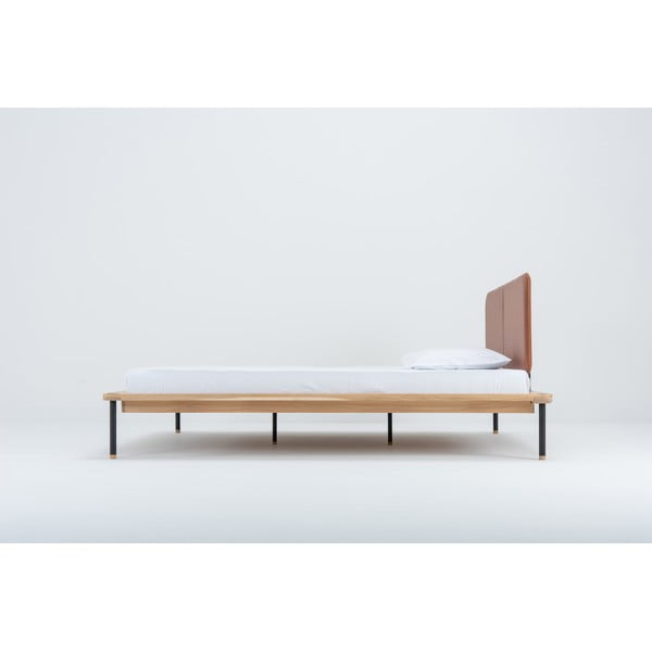 Pat matrimonial maro/în culoare naturală din lemn masiv de stejar cu somieră 160x200 cm Fina – Gazzda-image-3