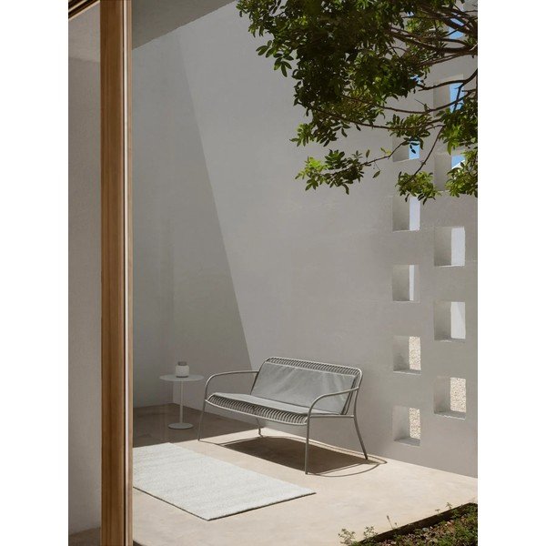 Bancă de grădină gri deschis din metal Yua Wire – Blomus-image-1