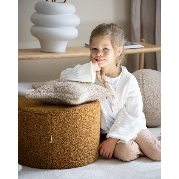 Pernă decorativă pentru copii maro deschis cu tapițerie din țesătură bouclé Star – Wigiwama-image-2