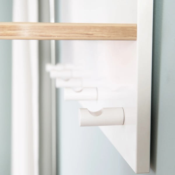 Cuier pentru copii alb-în culoare naturală de perete  cu aspect de lemn de stejar Ava – Roba-image-4