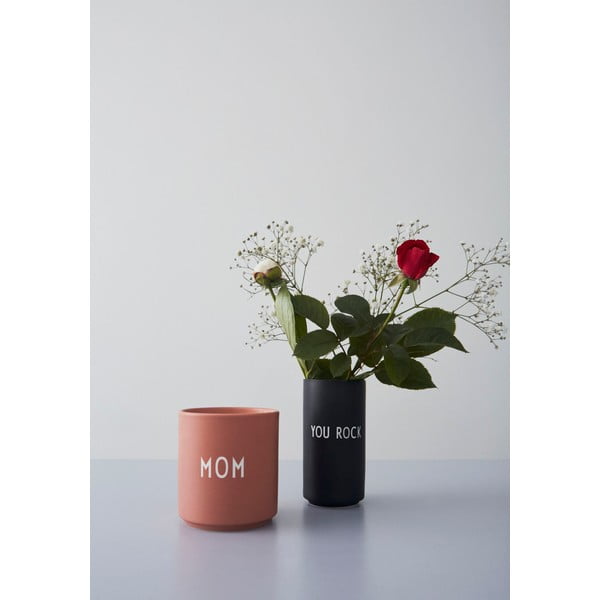 Cană roz/bej din porțelan 300 ml Mom – Design Letters-image-1