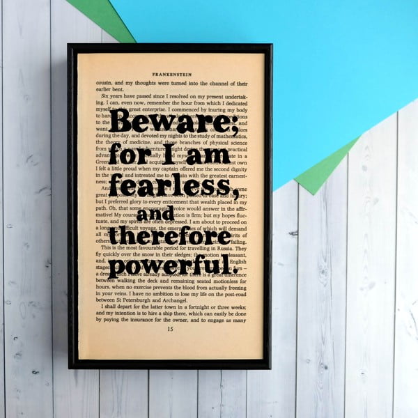 Placardă cu ramă din lemn Frankenstein Fearless