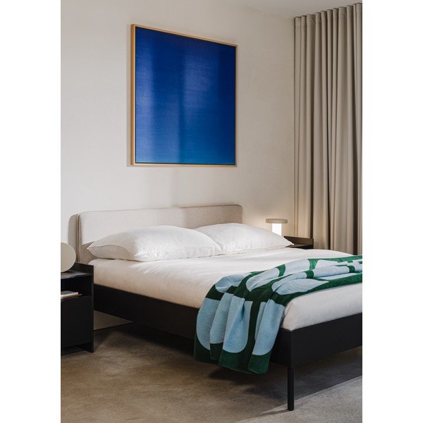 Pat matrimonial negru tapițat/din  placă aglomerată de lemn cu somieră 160x200 cm Streiko – noo.ma-image-1