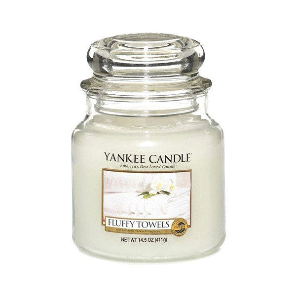 Lumânare parfumată Yankee Candle Fluffy Towels, timp de ardere 65 - 90 ore