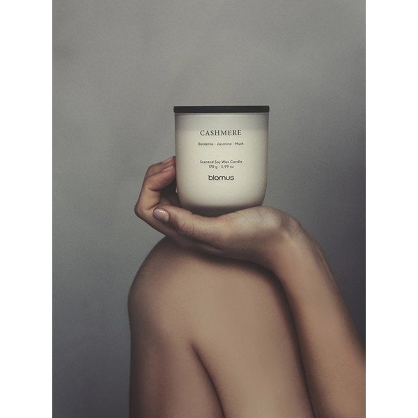 Lumânare parfumată din ceară de soia timp de ardere 35 h Tuoksu Cashmere – Blomus-image-3