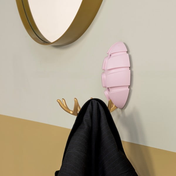 Cârlig roz deschis/auriu de montat pe perete din plastic Bug – Spinder Design-image-4