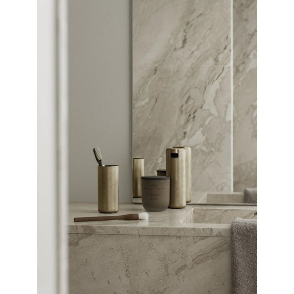 Lumânare parfumată din ceară de soia timp de ardere 35 h Tuoksu Wood – Blomus-image-2