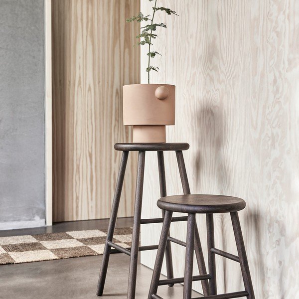Scaun de bar în culoare naturală închisă din lemn de frasin (înălțime șezut 65 cm) Moto – OYOY Living Design-image-2