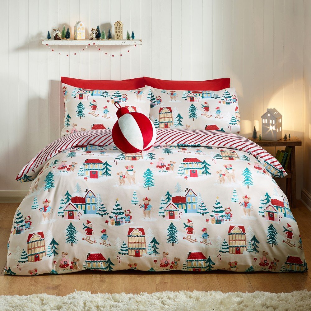 Lenjerie de pat pentru pat dublu 230x220 cm Christmas Mouse Town – Catherine Lansfield