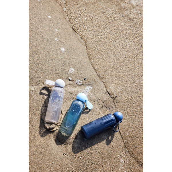 Sticlă albastru-deschis de călătorie din plastic reciclat 600 ml Ture – Sagaform-image-1