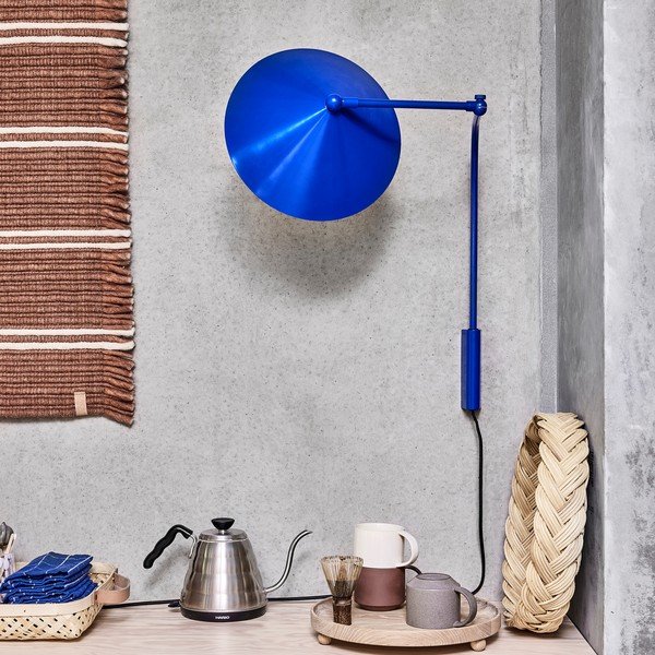 Aplică de perete albastră din metal cu alimentare la priză Kasa – OYOY Living Design-image-1