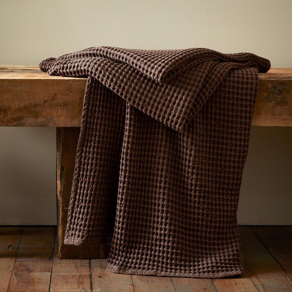 Pătură maro închis din bumbac 150x200 cm Jaipur Chunky Waffle – Pineapple Elephant-image-1