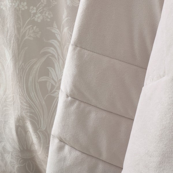 Cuvertură crem matlasată din catifea 220x230 cm Bridgerton Regal Velvet – Catherine Lansfield-image-3