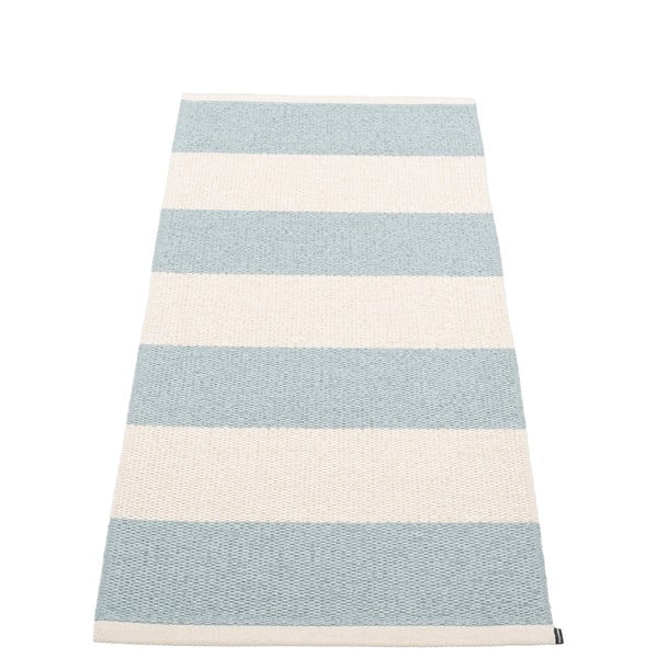 Covor tip traversă pentru interior și exterior albastru deschis/crem 70x150 cm Bob Blue Fog – Pappelina