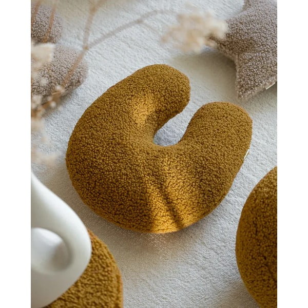 Pernă decorativă pentru copii maro cu tapițerie din țesătură bouclé U – Wigiwama-image-1