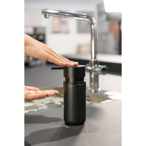 Dozator din ceramică pentru săpun Wenko Black Outdoor Kitchen Silo, negru-image-4