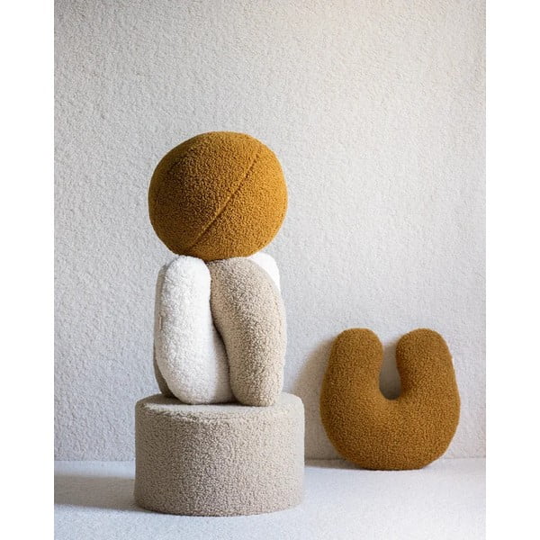 Pernă decorativă pentru copii maro deschis cu tapițerie din țesătură bouclé U – Wigiwama-image-3
