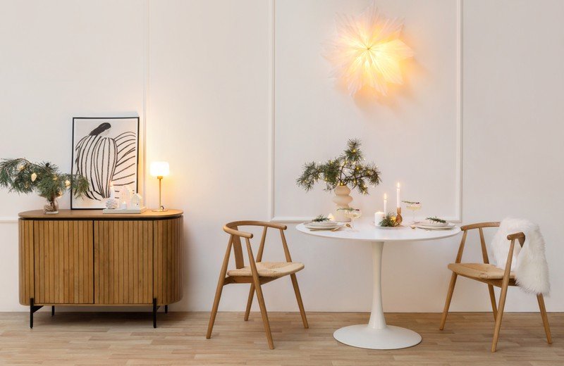 Mai puține decorațiuni, mai multă atmosferă