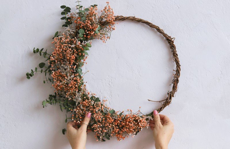 Coroniță de primăvară pentru ușă: 15 modele care te inspiră