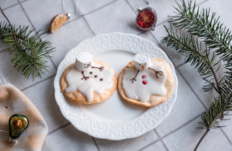 Rețetă rapidă de Crăciun pentru copii: biscuiți cu om de zăpadă