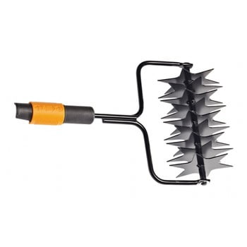 Aerator din oțel pentru gazon fiskars quikfit, negru