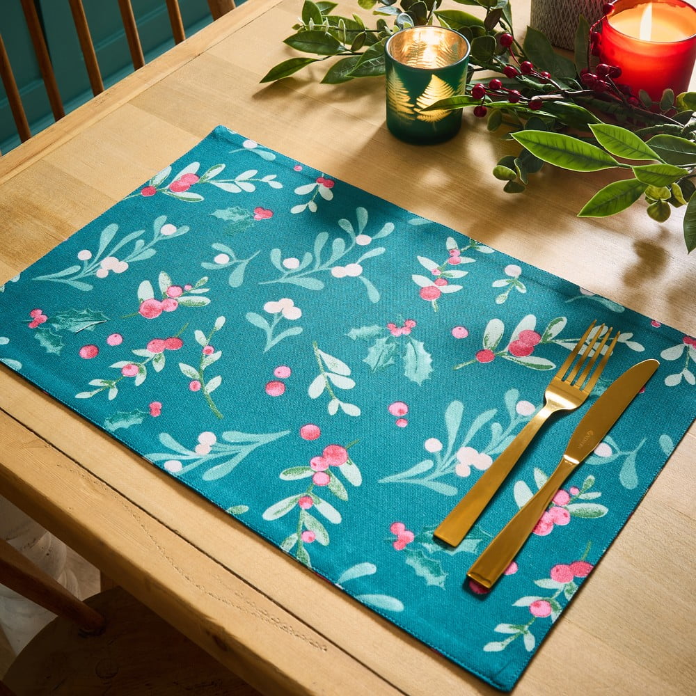 Suporturi pentru farfurii 4 buc. din material textil 30x46 cm Holly and Mistletoe – Catherine Lansfield