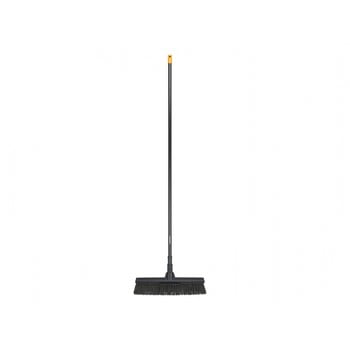 Mătură universală de grădină cu mâner fiskars solid, lățime 47 cm