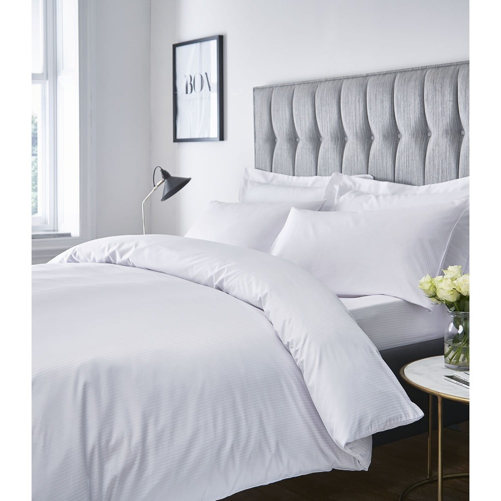 Lenjerie albă pentru pat de o persoană 135×200 cm Satin Stripe – Catherine Lansfield 135x200 imagine noua somnexpo.ro
