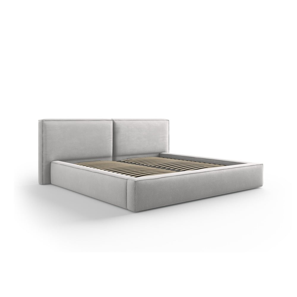 Pat matrimonial gri deschis tapițat cu spațiu de depozitare și somieră 140x200 cm Arendal – Cosmopolitan Design